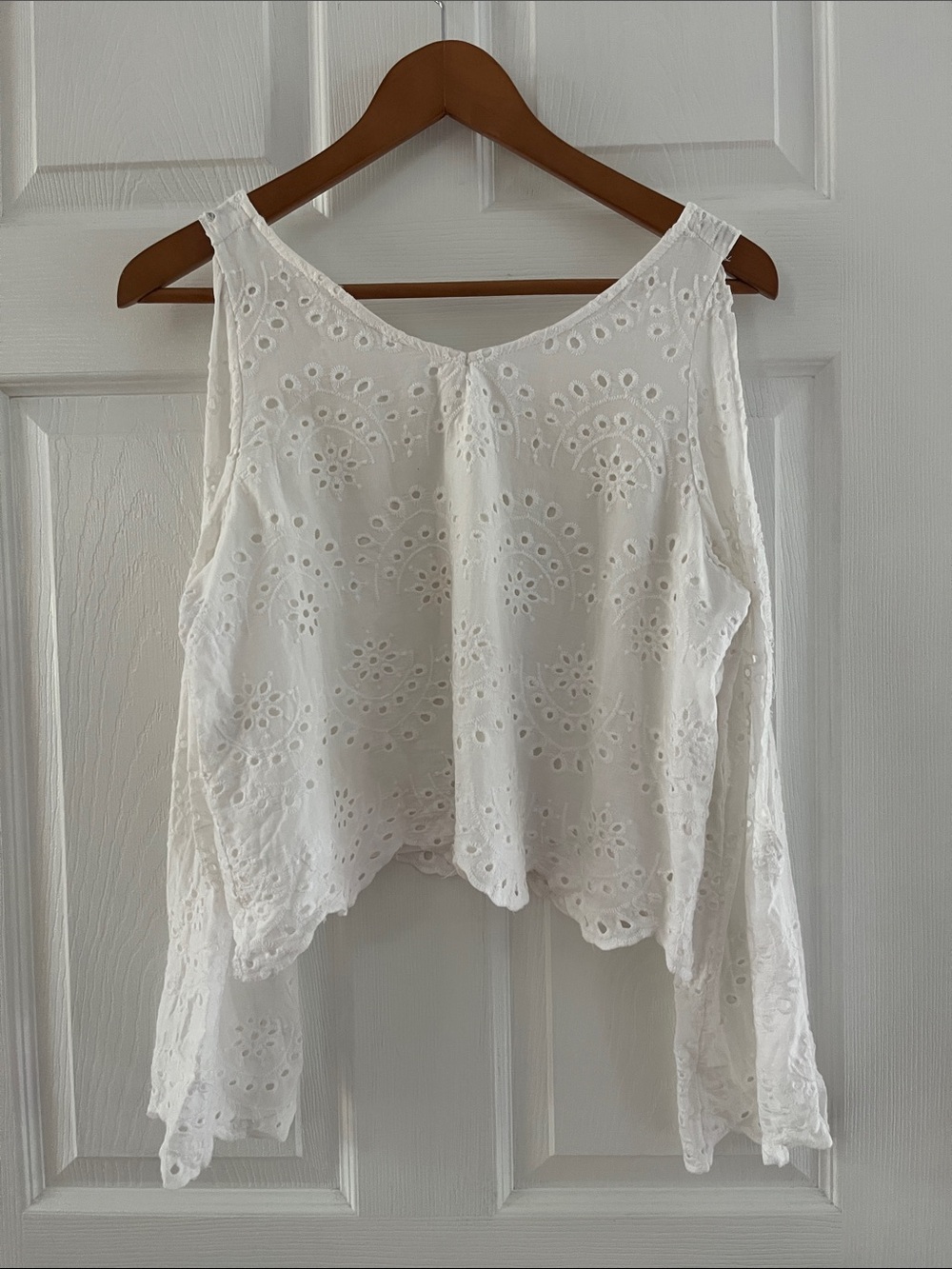 White eyelet Cold Shoulder Crop Top - Picture 1 of 5